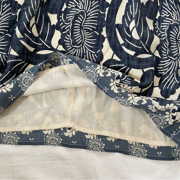 Greylin silk mini dress with adjustable straps. Delicate. Cream and Navy Size S - Picture 12 of 14